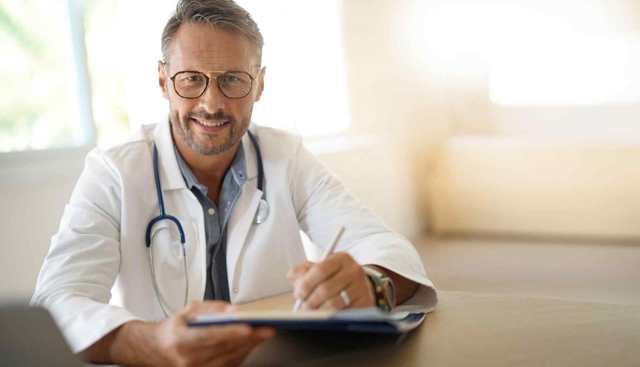 https://www.cannabiscareclinic.com/wp-content/uploads/2019/01/home-background-working-hours-1280x733.jpg